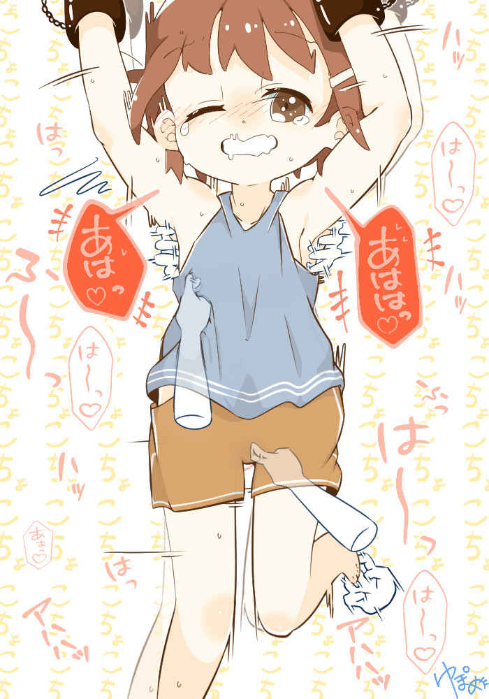 スポーツ系の女性が拘束されくすぐられたり快楽責めをされている。